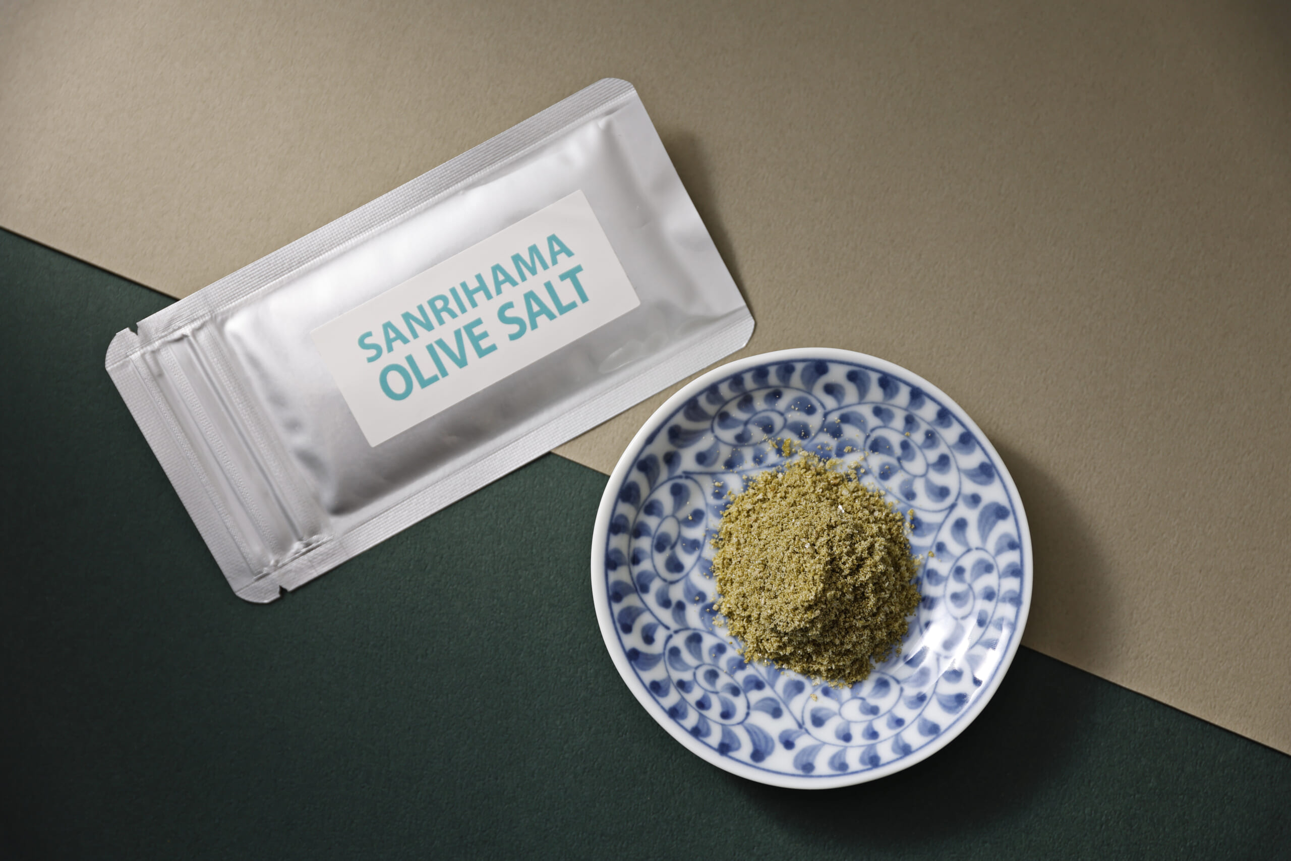 三里浜オリーブの葉と越前海岸の海水で作る天然塩『SANRIHAMA OLIVE SALT』
