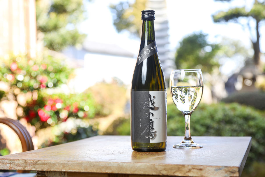 白ワインのうまみや酸味を日本酒で表現した越の鷹「辛口純米吟醸」